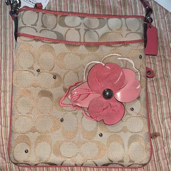 Coach purse - Picture 4 of 10